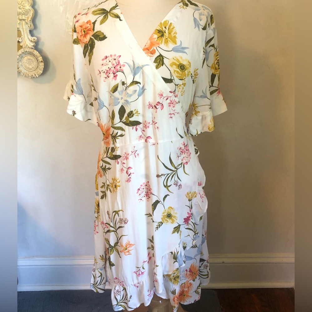 Loft Ivory wrap Dress w/ floral designs & ruffle short sleeves & hem Size 14 - Picture 13 of 15